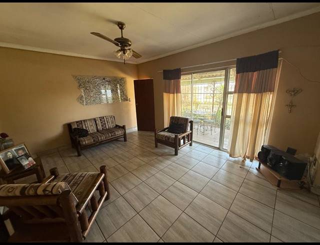3 BEDROOM HOUSE FOR SALE IN VANDERBIJLPARK CW 2